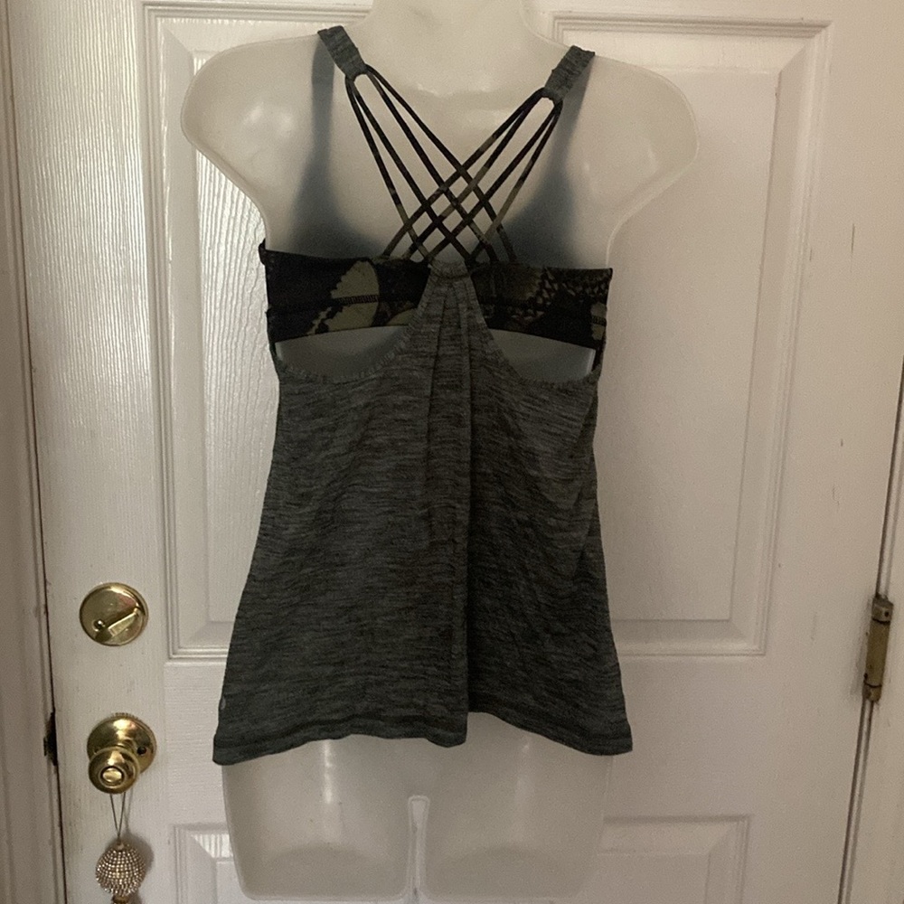 Lululemon Sunset Salutation Tank Women 8 Butterfly Built in Bra Luon Gum Yoga - Picture 3 of 4